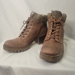 Eva & Zoe Jolene lace-up taupe boots size 7.5